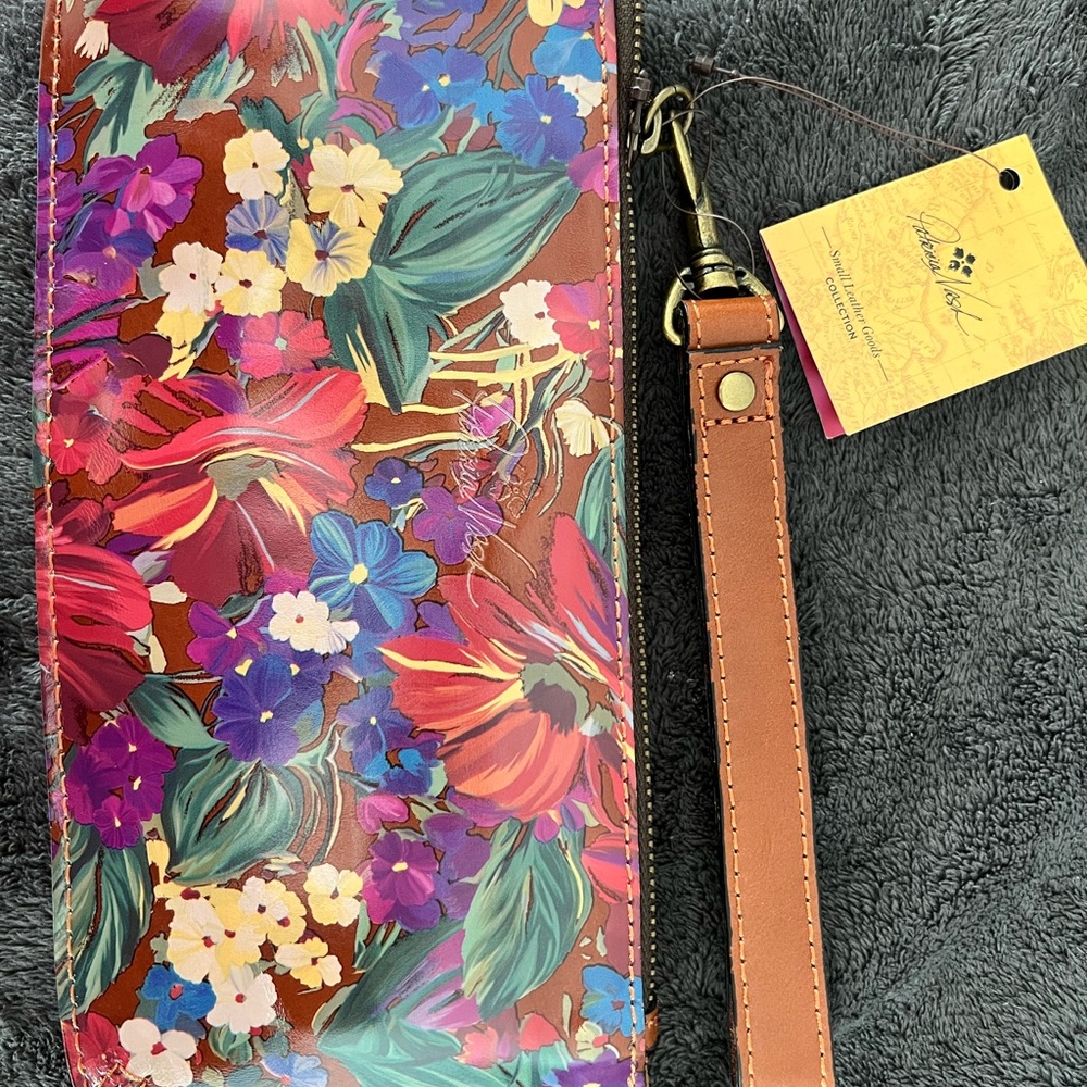 NWT Patricia Nash Genuine Leather Clutch